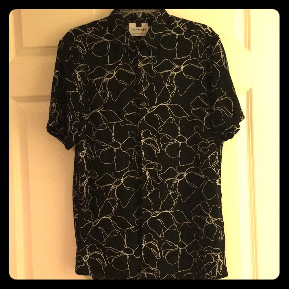 ‼️BOGO Medium short sleeves casual button down